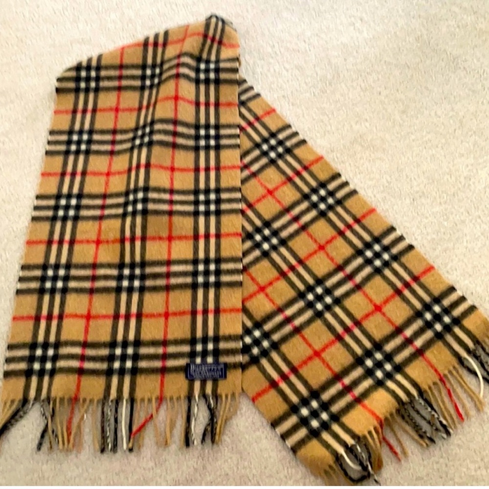 Burberry Cashmere Scarf in Tan and Black
